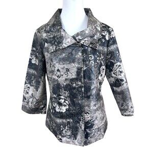 Chicos Women’s Size 0 Black/beige snap front jacket.